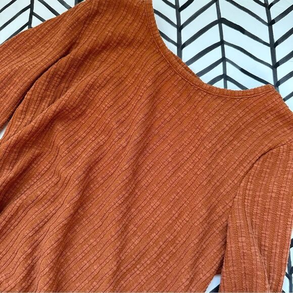 Doe & Rae Size S Long Sleeve Orange Textured Fabric Top - Picture 1 of 4